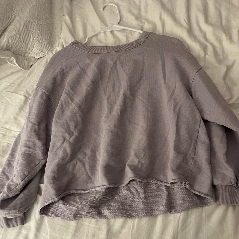 Universal Threads lavender crewneck